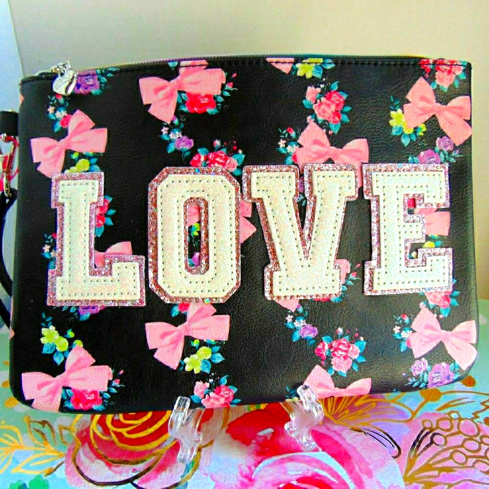 Miss Gwen's OMG LOVE Wristlet/Cosmetic Bag NWT
